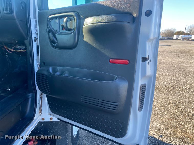 image for item JW9184 2006 GMC C6500  utility / service truck