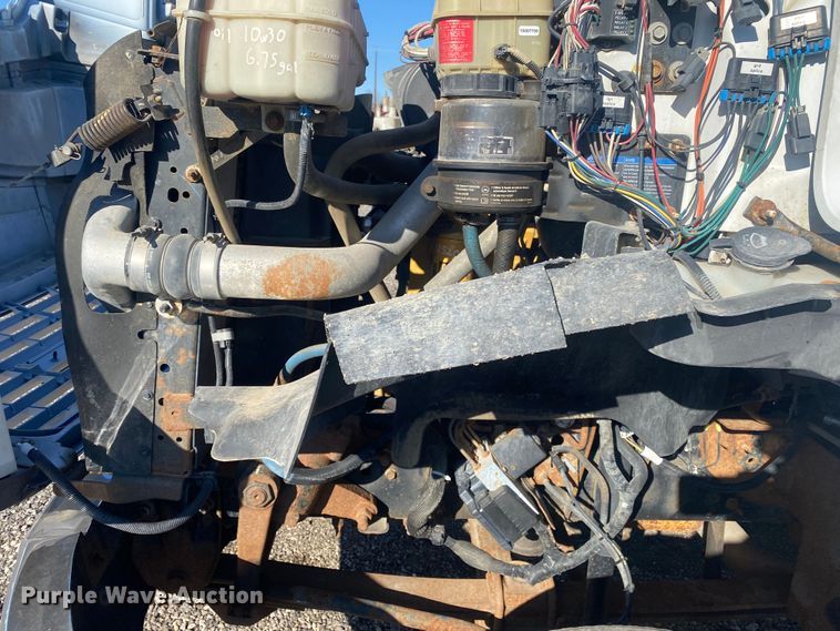 image for item JW9184 2006 GMC C6500  utility / service truck