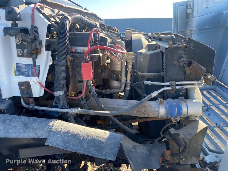 image for item JW9184 2006 GMC C6500  utility / service truck