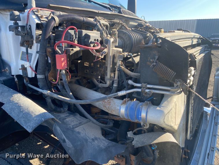 image for item JW9184 2006 GMC C6500  utility / service truck