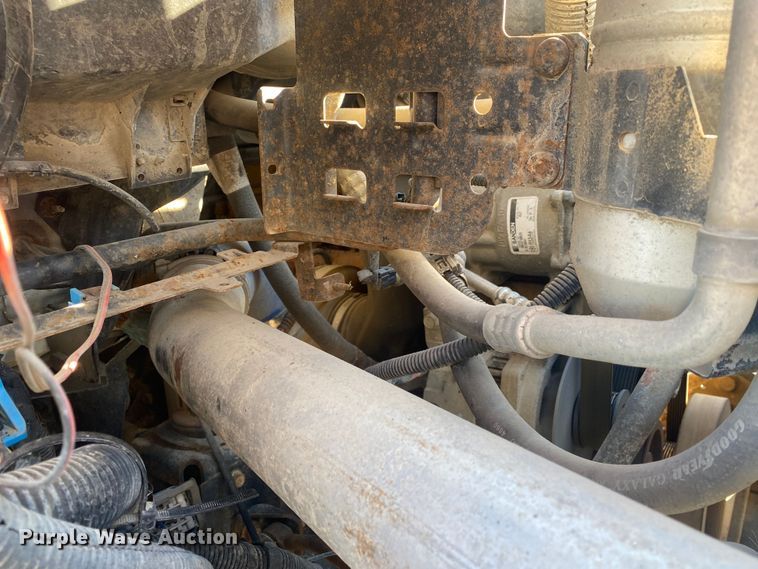 image for item JW9184 2006 GMC C6500  utility / service truck