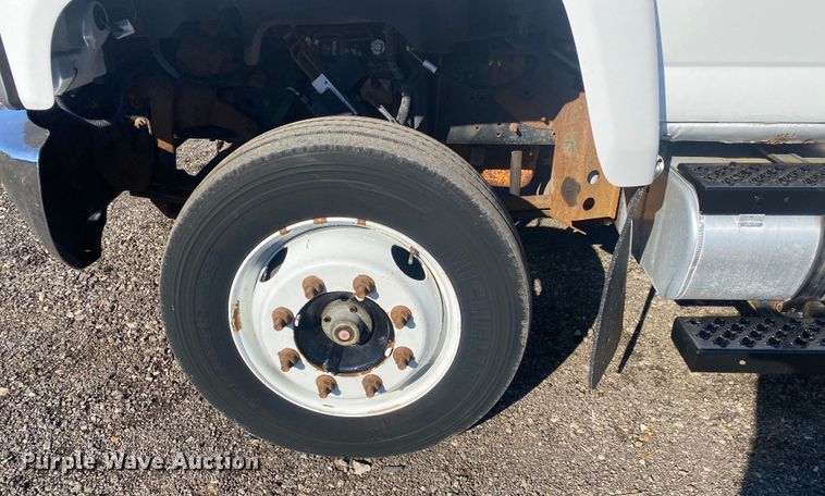 image for item JW9184 2006 GMC C6500  utility / service truck