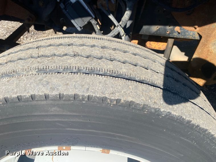 image for item JW9184 2006 GMC C6500  utility / service truck