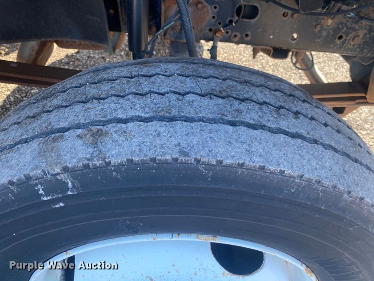 image for item JW9184 2006 GMC C6500  utility / service truck