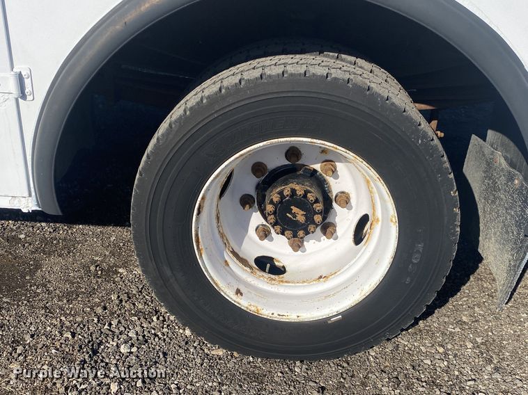 image for item JW9184 2006 GMC C6500  utility / service truck