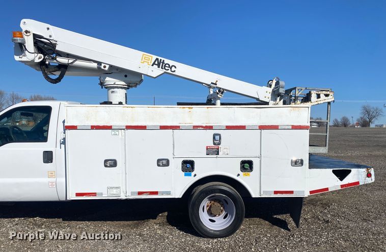 image for item JW9195 2014 Ford F550 Super Duty  bucket truck