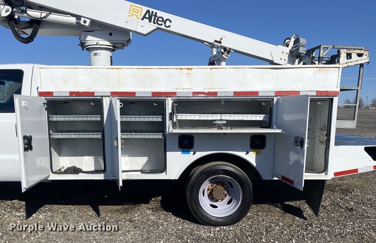 image for item JW9195 2014 Ford F550 Super Duty  bucket truck