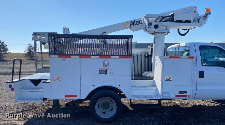 image for item JW9195 2014 Ford F550 Super Duty  bucket truck