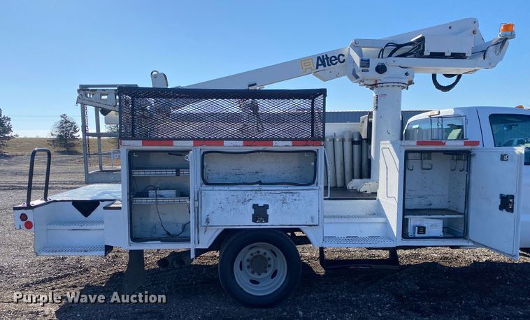 image for item JW9195 2014 Ford F550 Super Duty  bucket truck