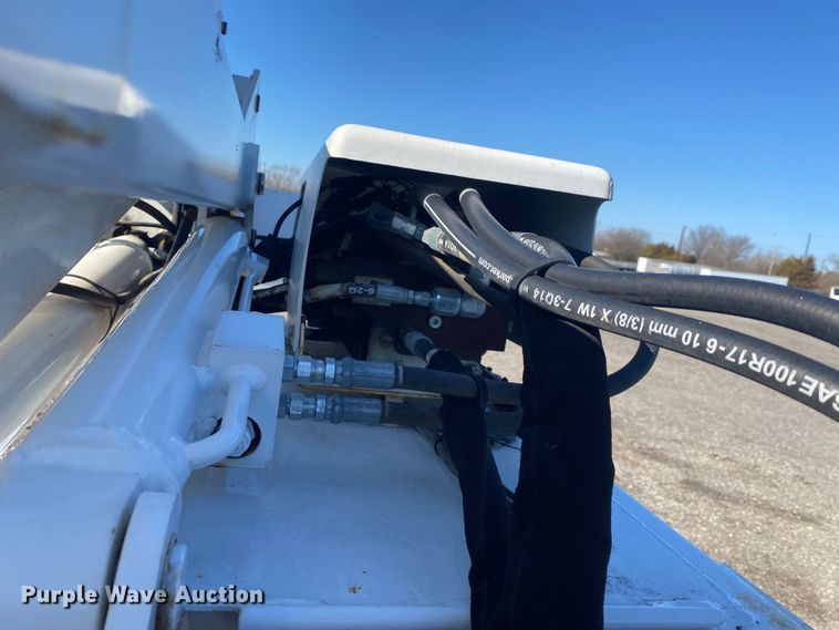 image for item JW9195 2014 Ford F550 Super Duty  bucket truck