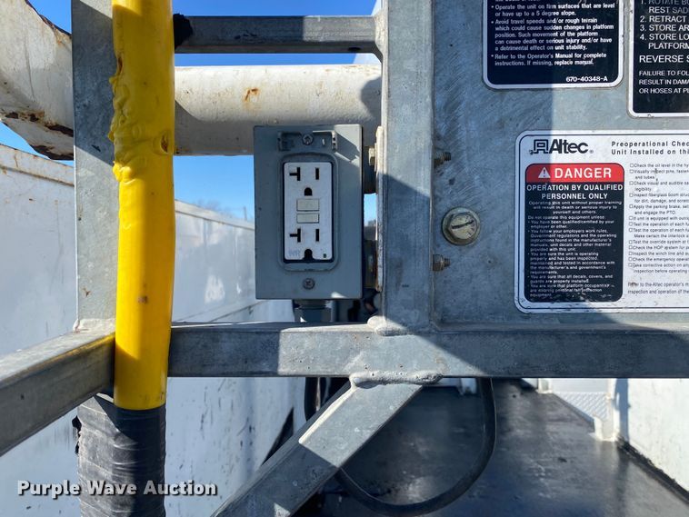 image for item JW9195 2014 Ford F550 Super Duty  bucket truck