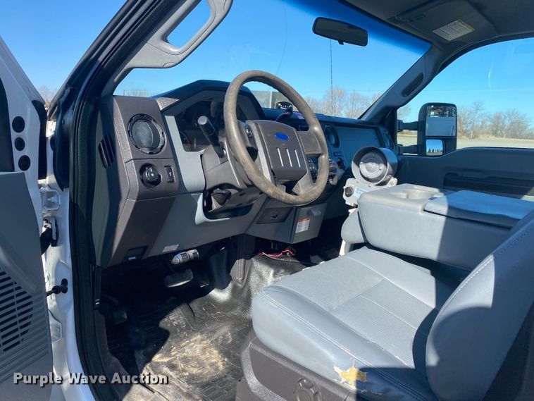 image for item JW9195 2014 Ford F550 Super Duty  bucket truck