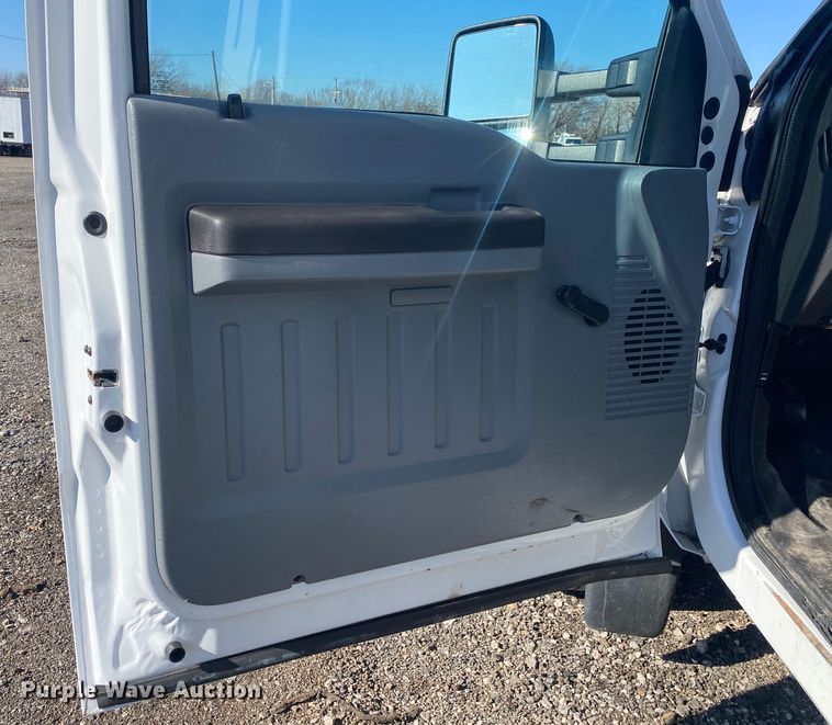 image for item JW9195 2014 Ford F550 Super Duty  bucket truck