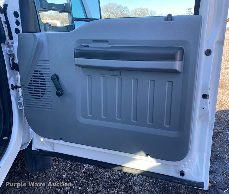 image for item JW9195 2014 Ford F550 Super Duty  bucket truck