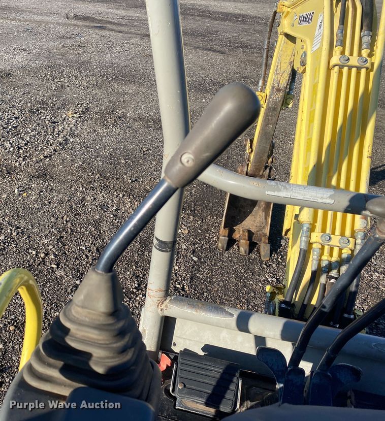 image for item JW9199 2007 Yanmar ViO15-2A  mini excavator