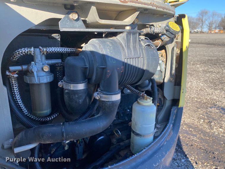 image for item JW9199 2007 Yanmar ViO15-2A  mini excavator