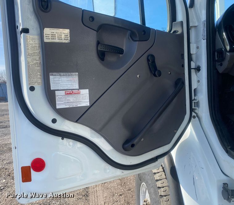 image for item JW9202 2010 Freightliner M2 Business Class  crane truck