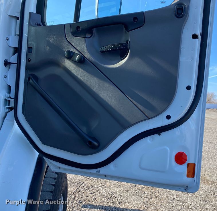 image for item JW9202 2010 Freightliner M2 Business Class  crane truck