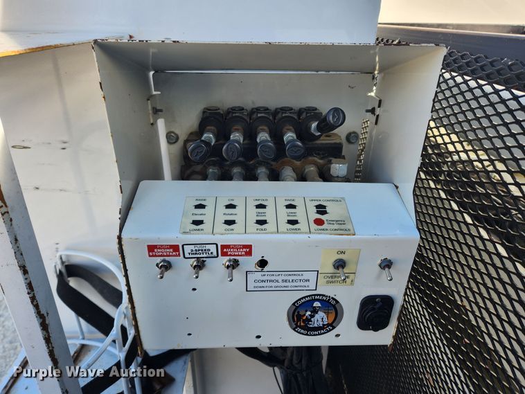 image for item KT9397 2012 Ford F750 Super Duty XLT  forestry bucket truck