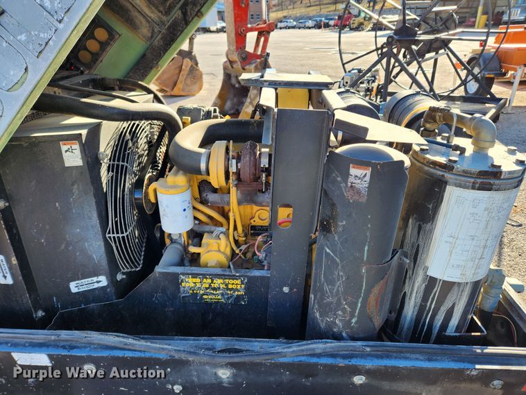 image for item KT9428 2005 Sullair 185DP0JD  air compressor