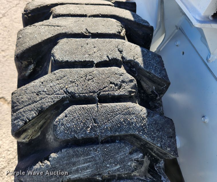 image for item KT9441 2014 Bobcat S650  skid steer loader