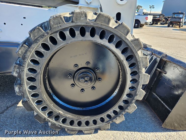 image for item KT9441 2014 Bobcat S650  skid steer loader