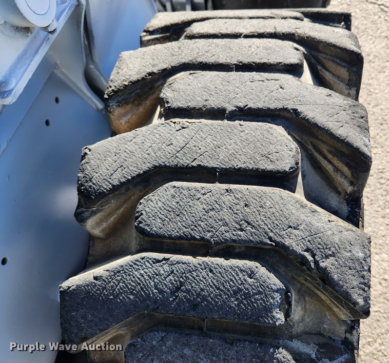 image for item KT9441 2014 Bobcat S650  skid steer loader