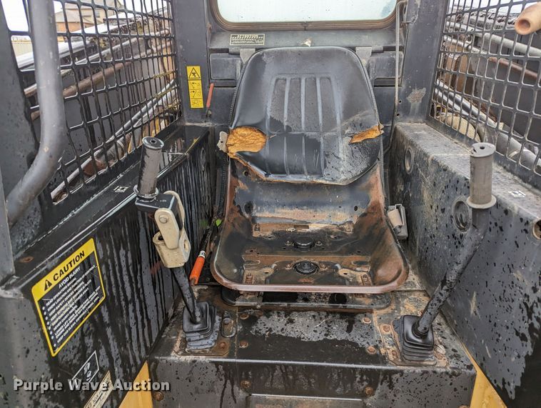 image for item LF9552 1996 New Holland LX865  skid steer loader