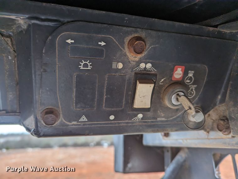 image for item LF9552 1996 New Holland LX865  skid steer loader