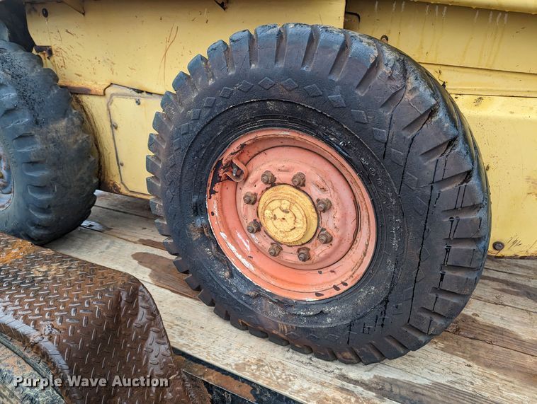 image for item LF9552 1996 New Holland LX865  skid steer loader