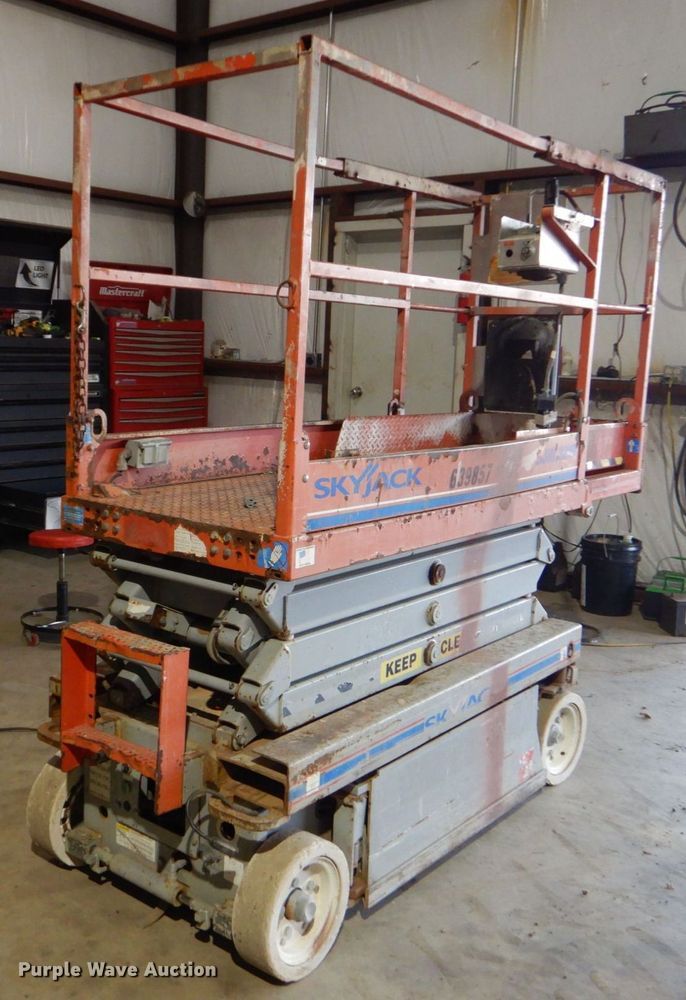 image for item LI9060 Skyjack SJIII3219  scissor lift