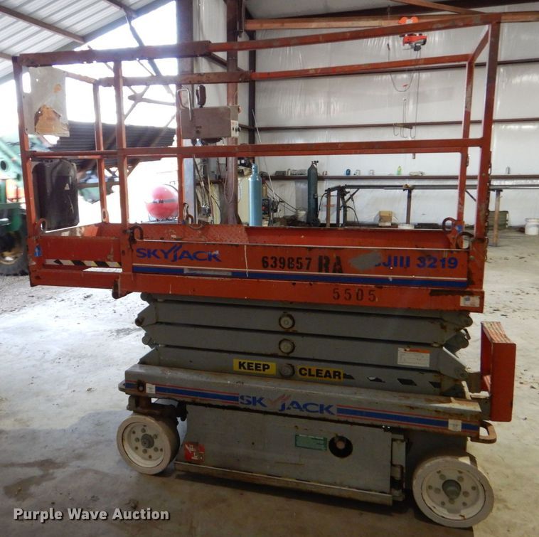 image for item LI9060 Skyjack SJIII3219  scissor lift