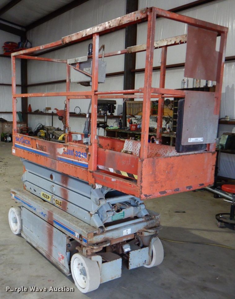 image for item LI9060 Skyjack SJIII3219  scissor lift