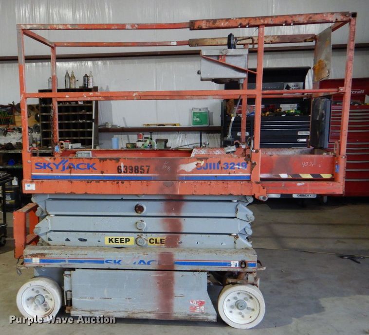 image for item LI9060 Skyjack SJIII3219  scissor lift