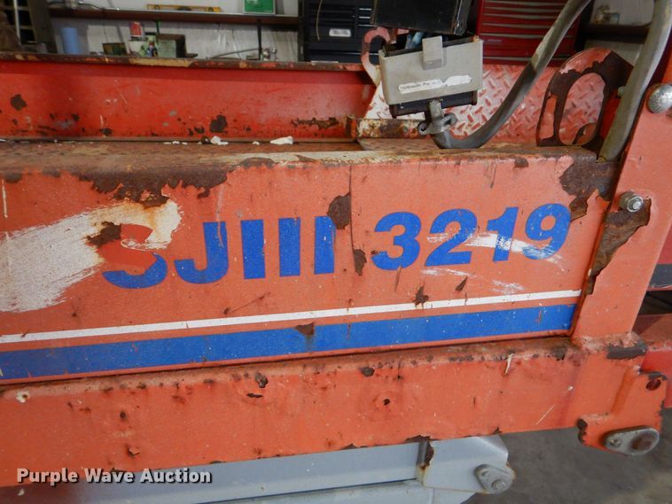 image for item LI9060 Skyjack SJIII3219  scissor lift