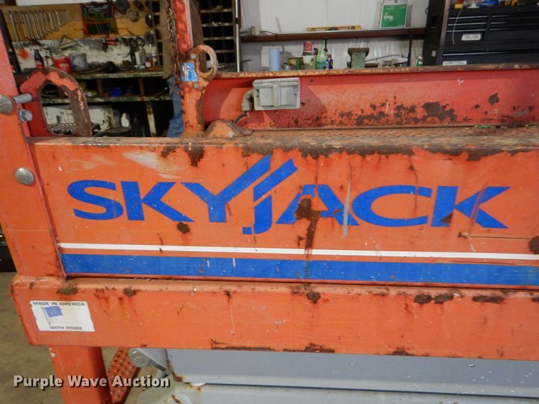 image for item LI9060 Skyjack SJIII3219  scissor lift