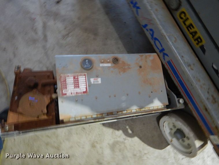 image for item LI9060 Skyjack SJIII3219  scissor lift