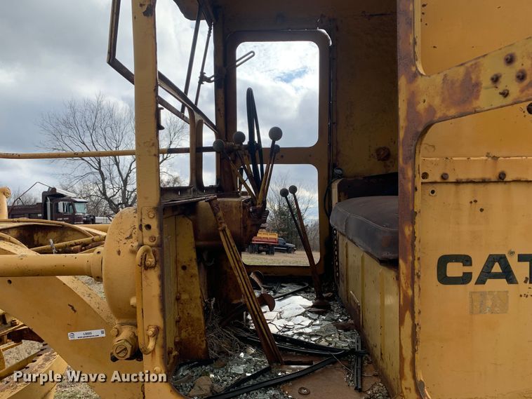 image for item LI9085 Caterpillar  rigid frame motor grader