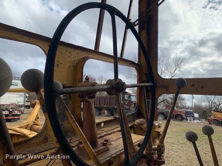 image for item LI9085 Caterpillar  rigid frame motor grader