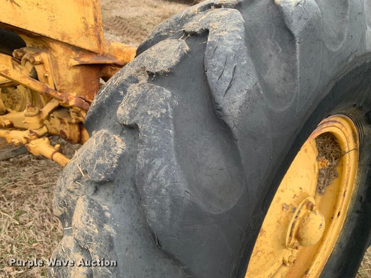 image for item LI9085 Caterpillar  rigid frame motor grader