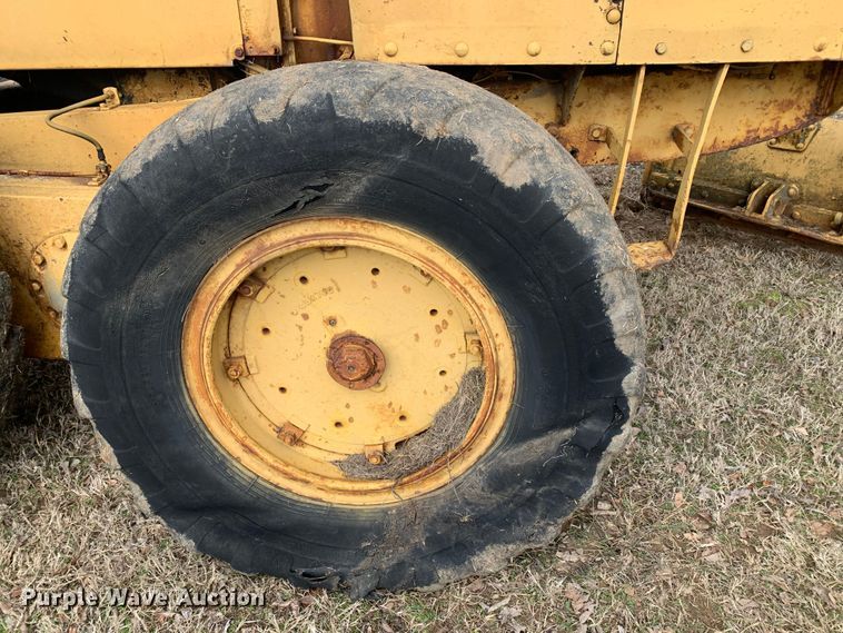 image for item LI9085 Caterpillar  rigid frame motor grader