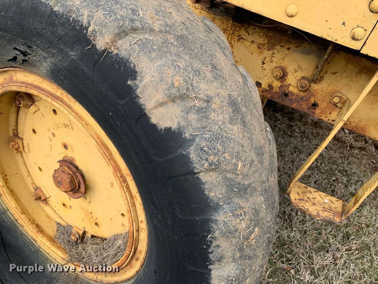 image for item LI9085 Caterpillar  rigid frame motor grader