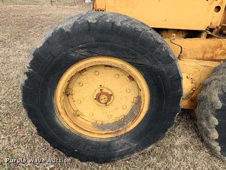 image for item LI9085 Caterpillar  rigid frame motor grader