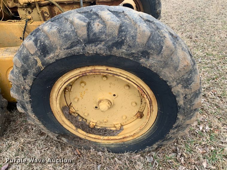 image for item LI9085 Caterpillar  rigid frame motor grader