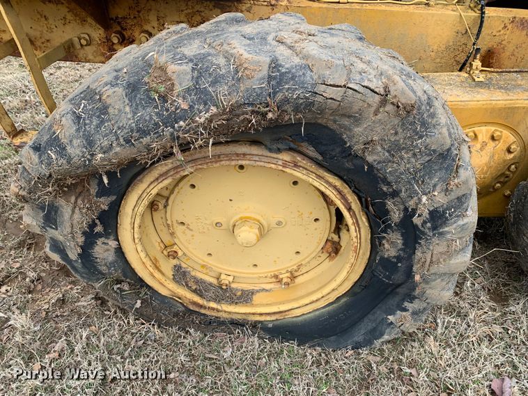 image for item LI9085 Caterpillar  rigid frame motor grader