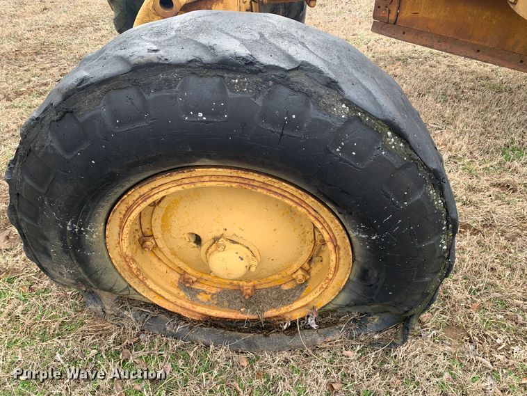 image for item LI9085 Caterpillar  rigid frame motor grader