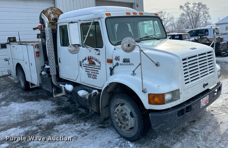 image for item LT9346 1999 International 4700  Crew Cab utility / service truck