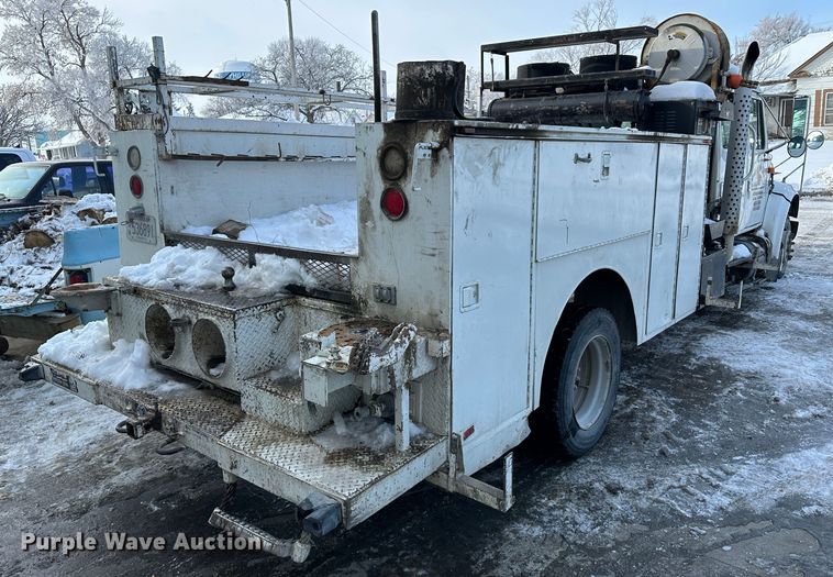 image for item LT9346 1999 International 4700  Crew Cab utility / service truck