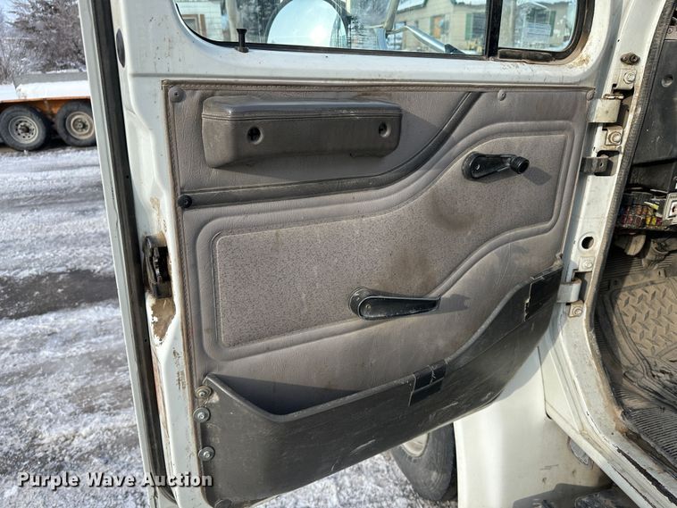 image for item LT9346 1999 International 4700  Crew Cab utility / service truck