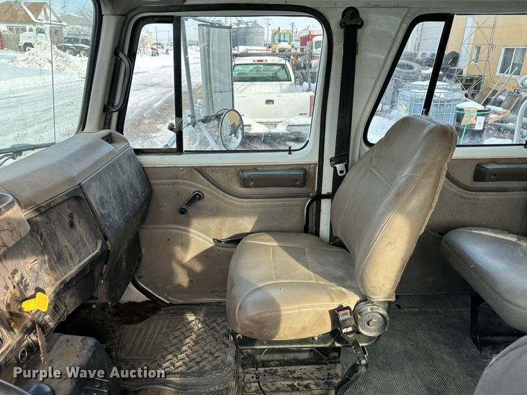 image for item LT9346 1999 International 4700  Crew Cab utility / service truck